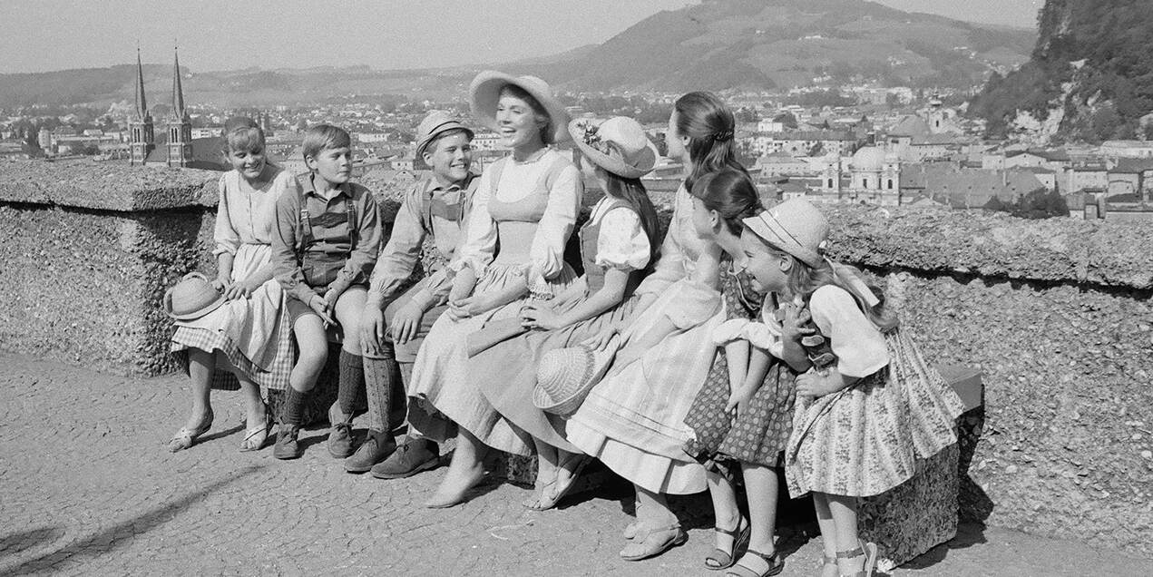Sound of Music filming: Maria and the children at filming locations in Salzburg ©petermarkl