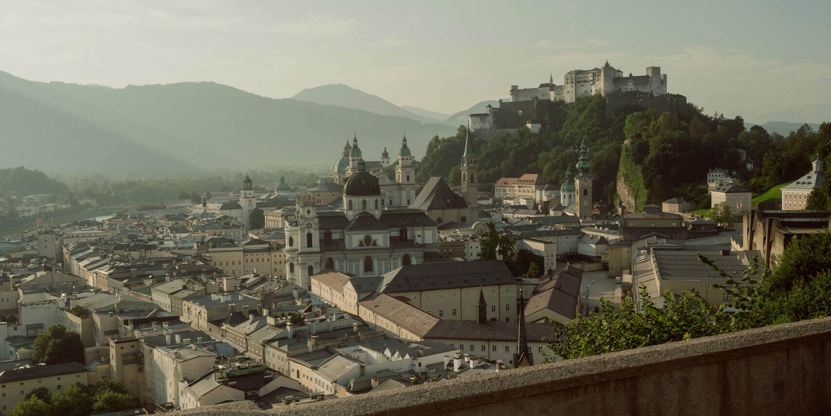 Panoramic view of the city of Salzburg with Hohensalzburg Fortress in the background © Tourismus Salzburg GmbH / Patrick Langwallner