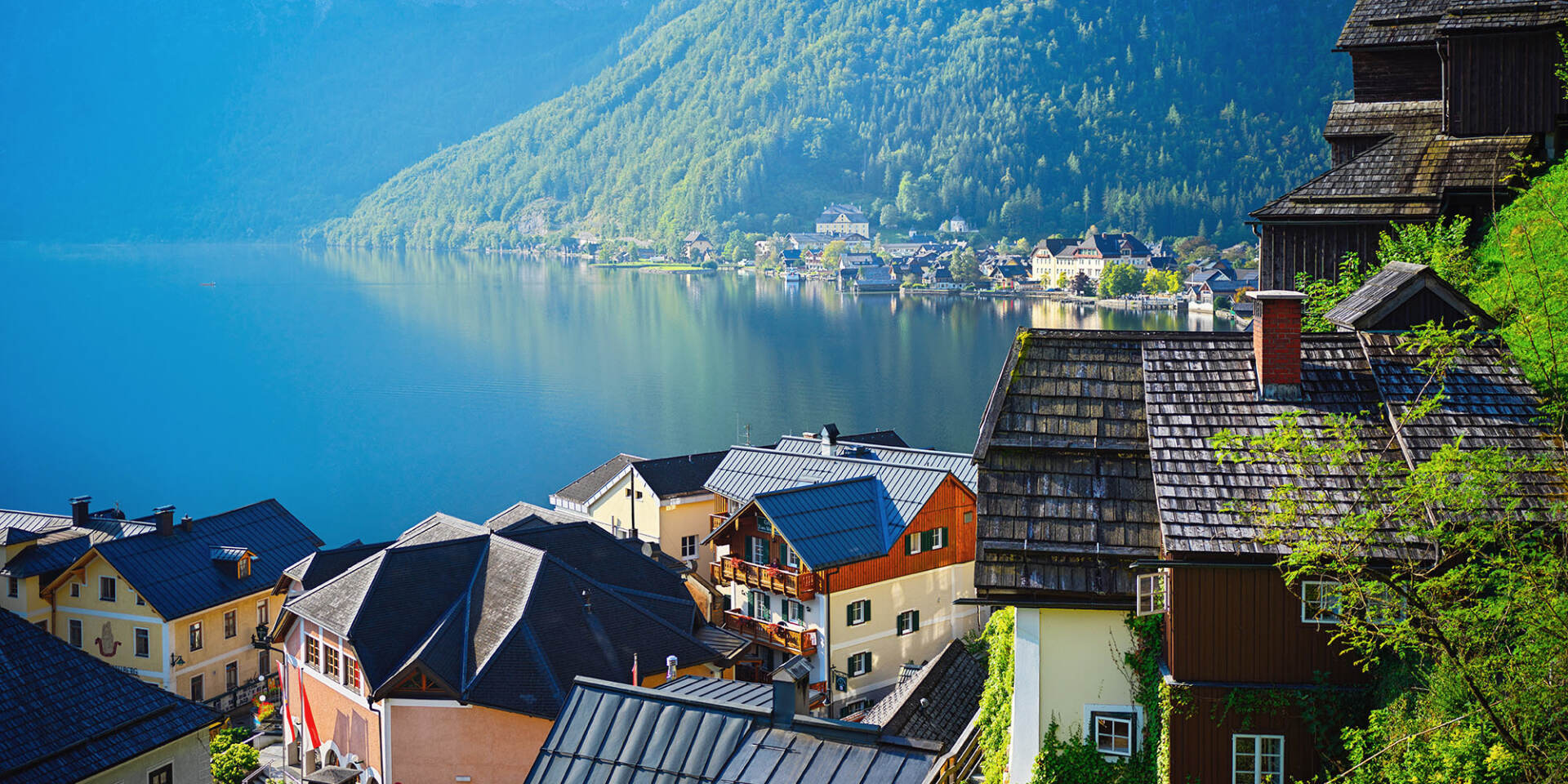 Hallstatt - View of the town, Lake Hallstatt and the surrounding mountains - Hallstatt Tour with Salzburg Panorama Tours