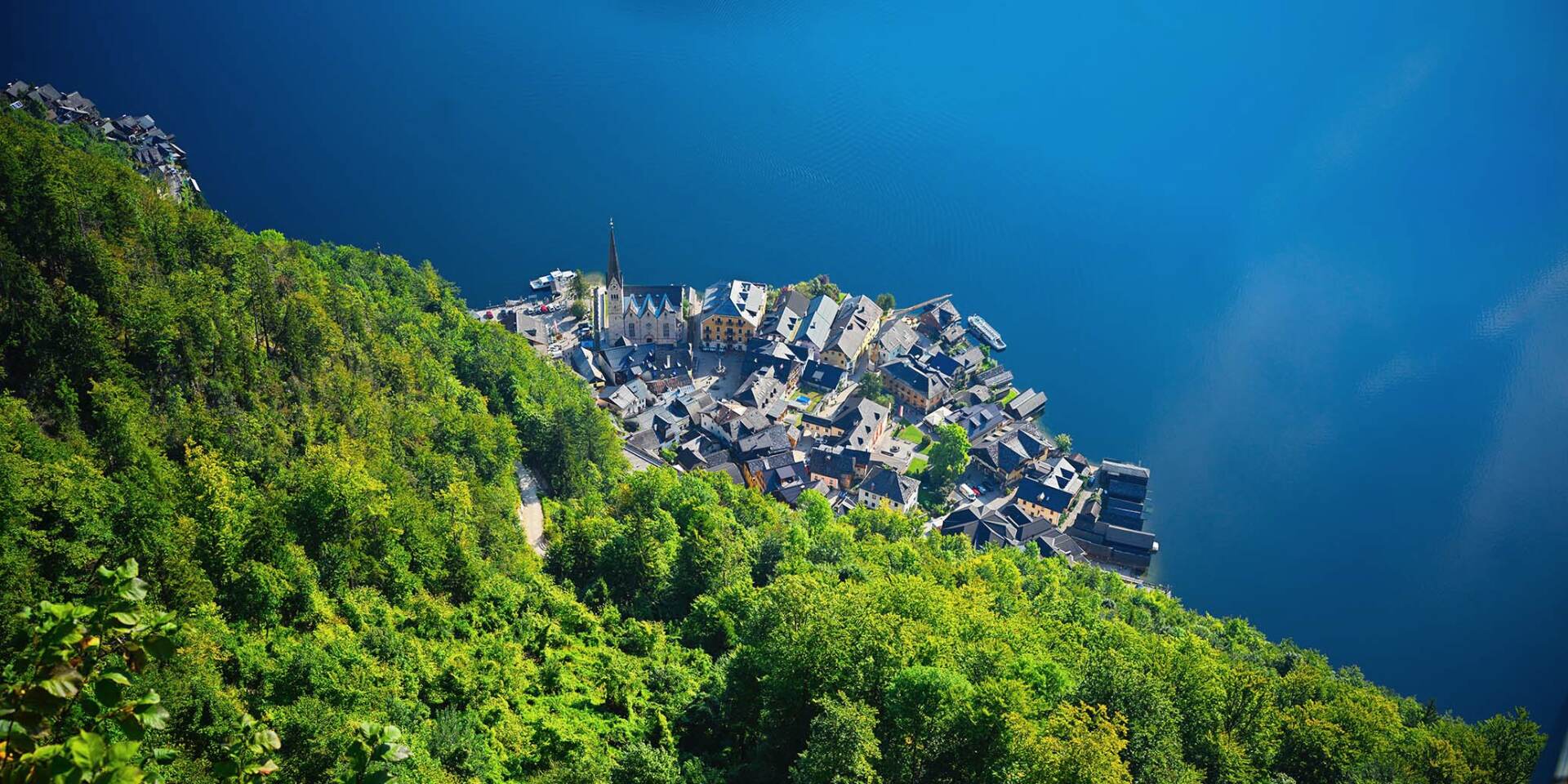 Hallstatt - Blick von oben auf die Stadt und den Hallstätter See - Hallstatt Tour von Salzburg Panorama Tours