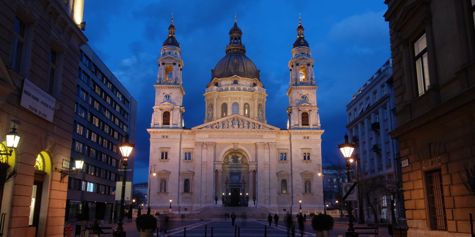 Organ concert at St. Stephen's Basilica - exterior view at night © Hungaria Koncert ltd.