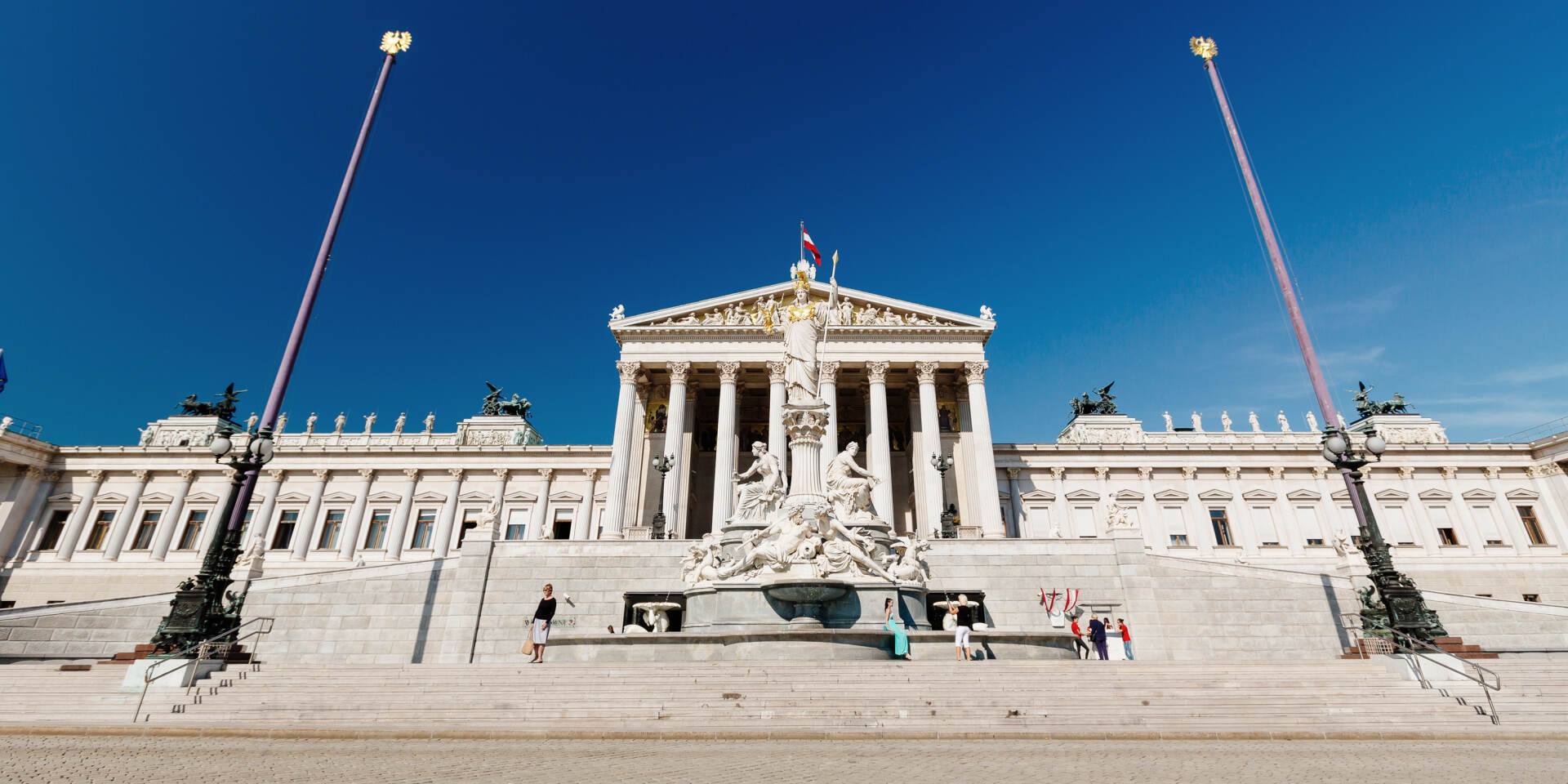 Historical city tour Vienna - parliament © Vienna Sightseeing Tours | Bernhard Luck