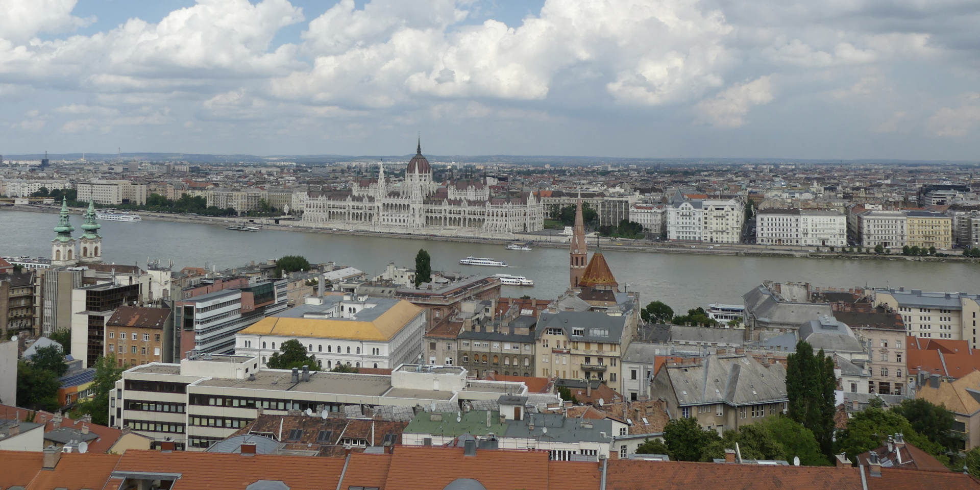 City Tour Budapest - panoramic view to parliament © Cityrama Budapest