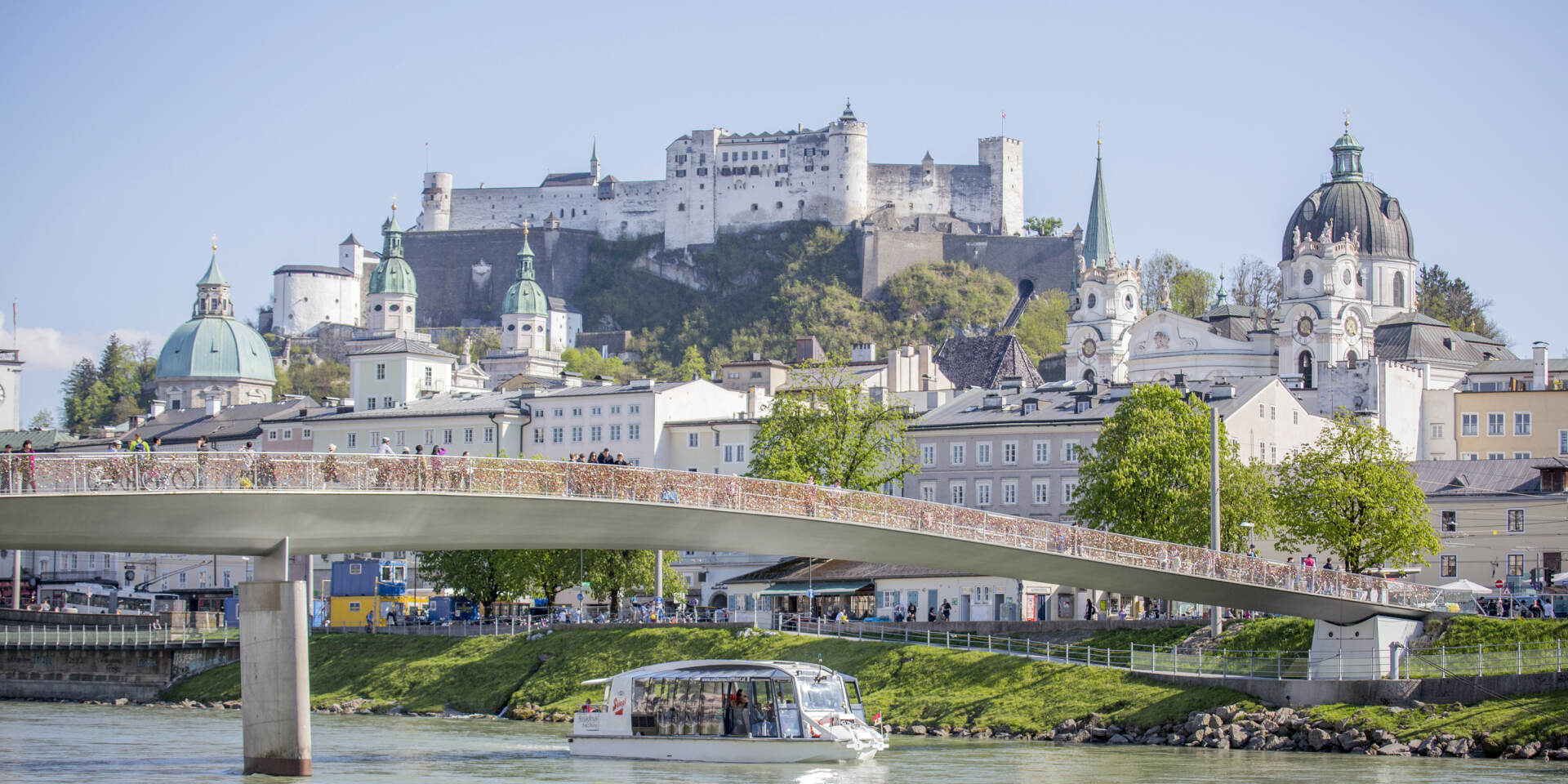 Salzburg Panorama Stadtrundfahrt mit Bus und Schiff - Schiff Amadeus © salzburghighlights.com