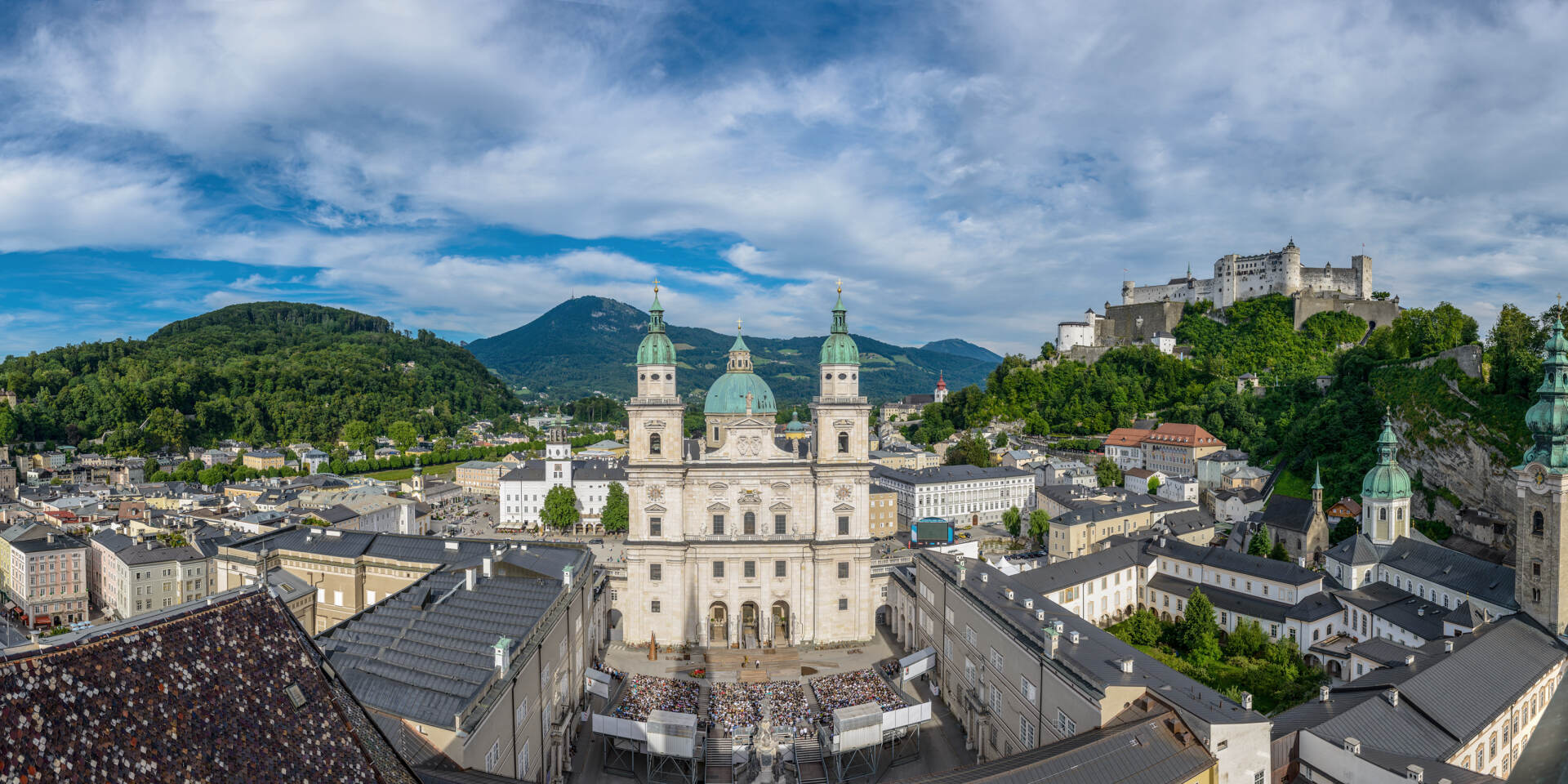 Salzburg Panorama - Domplatz © Tourismus Salzburg GmbH