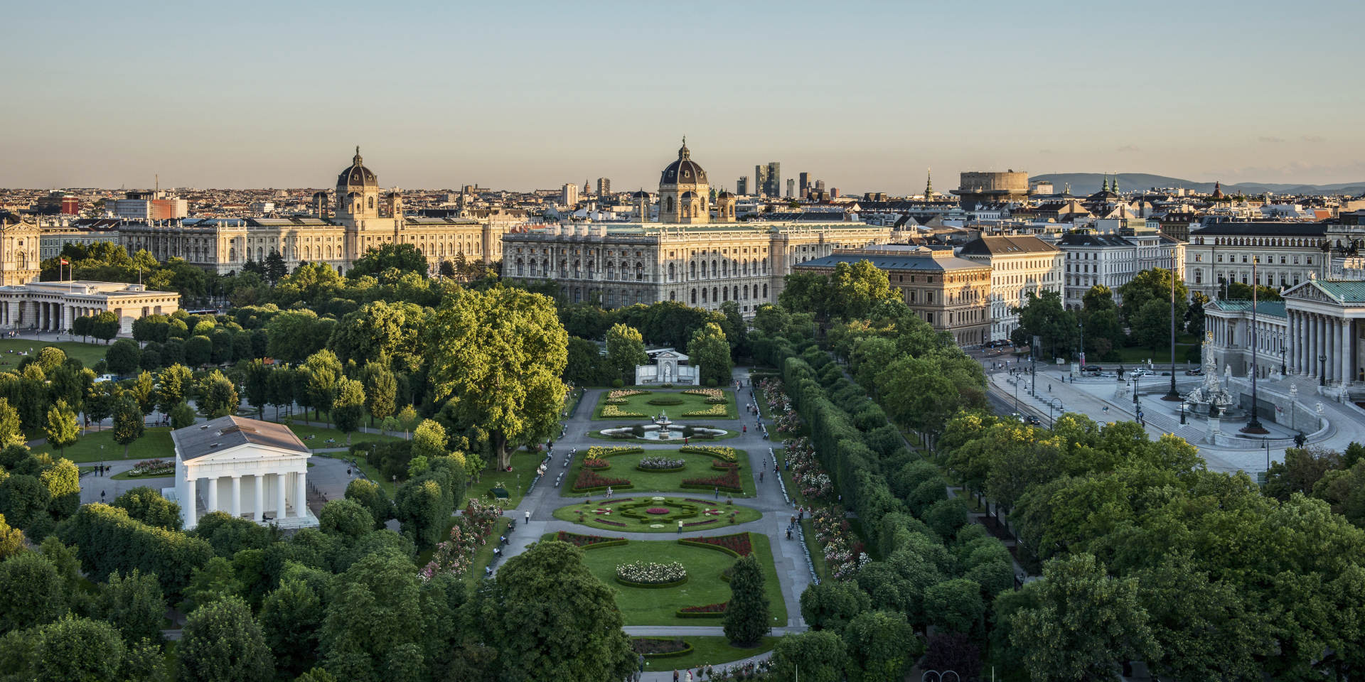 Wien - Blick auf Volksgarten, Museen und Parlament © WienTourismus | Christian Stemper
