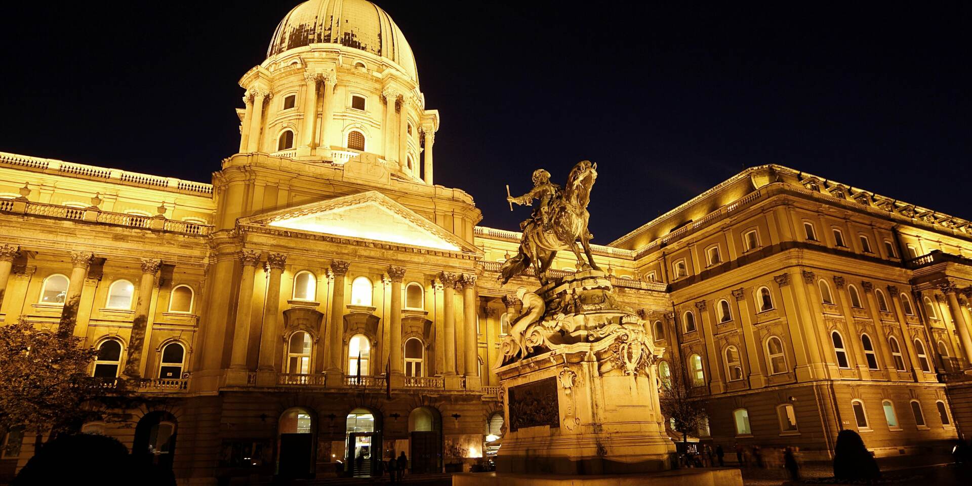 Budapest - Hungarian National Gallery - exterior view at night © Hungarian National Gallery