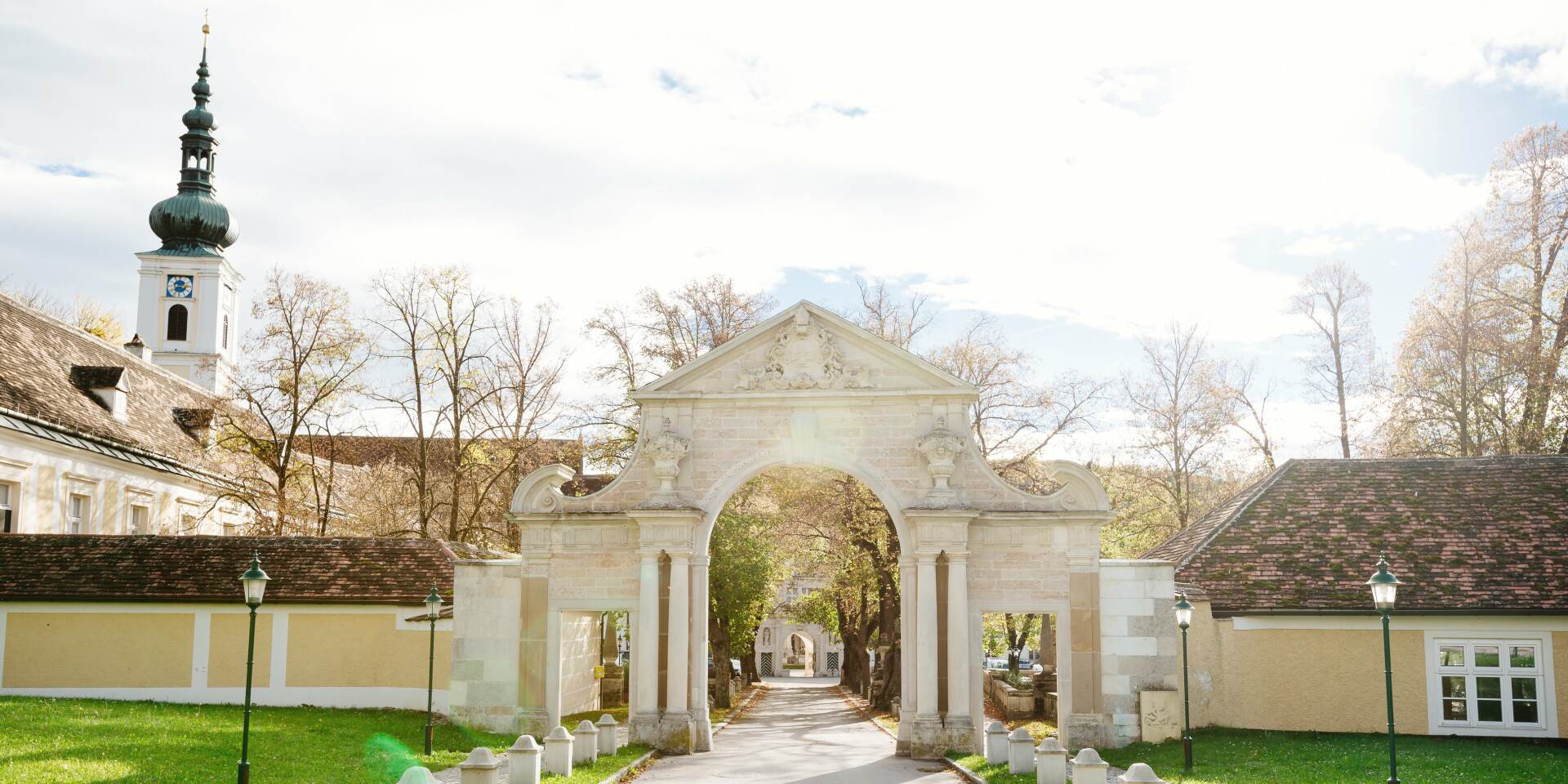 Vienna Woods Tour - Heiligenkreuz Archway © Vienna Sightseeing Tours | Bernhard Luck