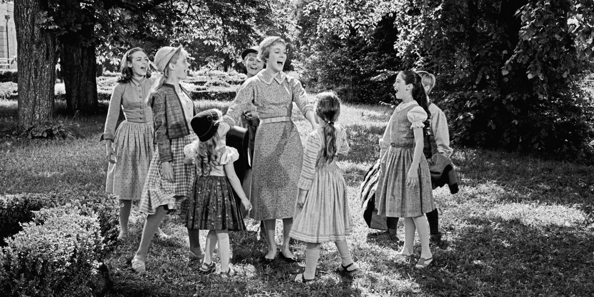 Maria and the children dancing in the garden © Erich Lessing - Leica Galerie - Boutique Salzburg