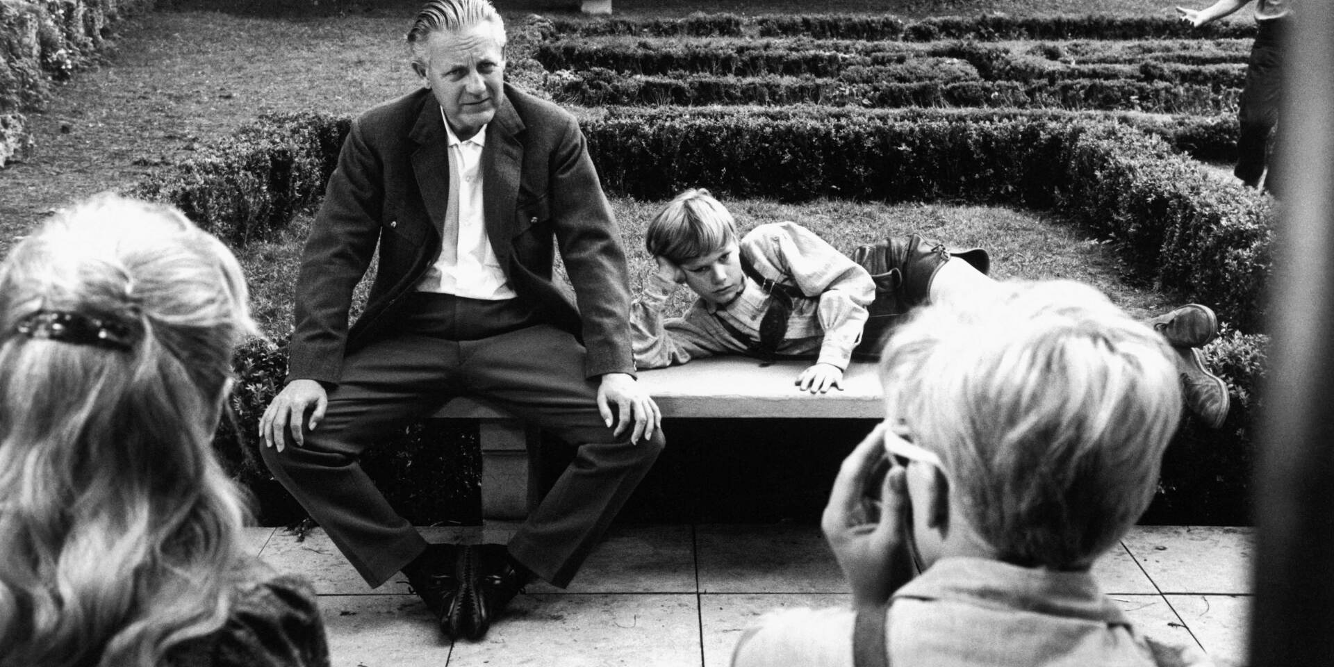 Dreharbeiten - Robert Wise mit Kindern © Erich Lessing - Leica Galerie - Boutique Salzburg