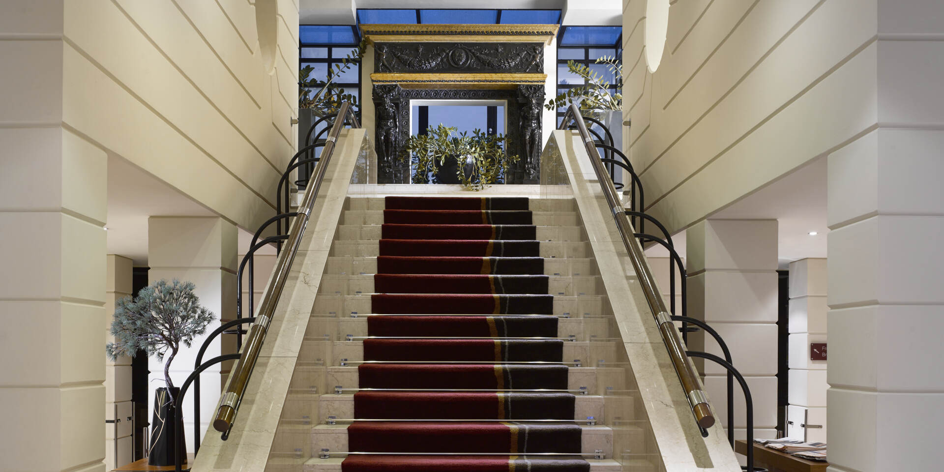 K+K Palais Hotel - stairs © H+K Hotels