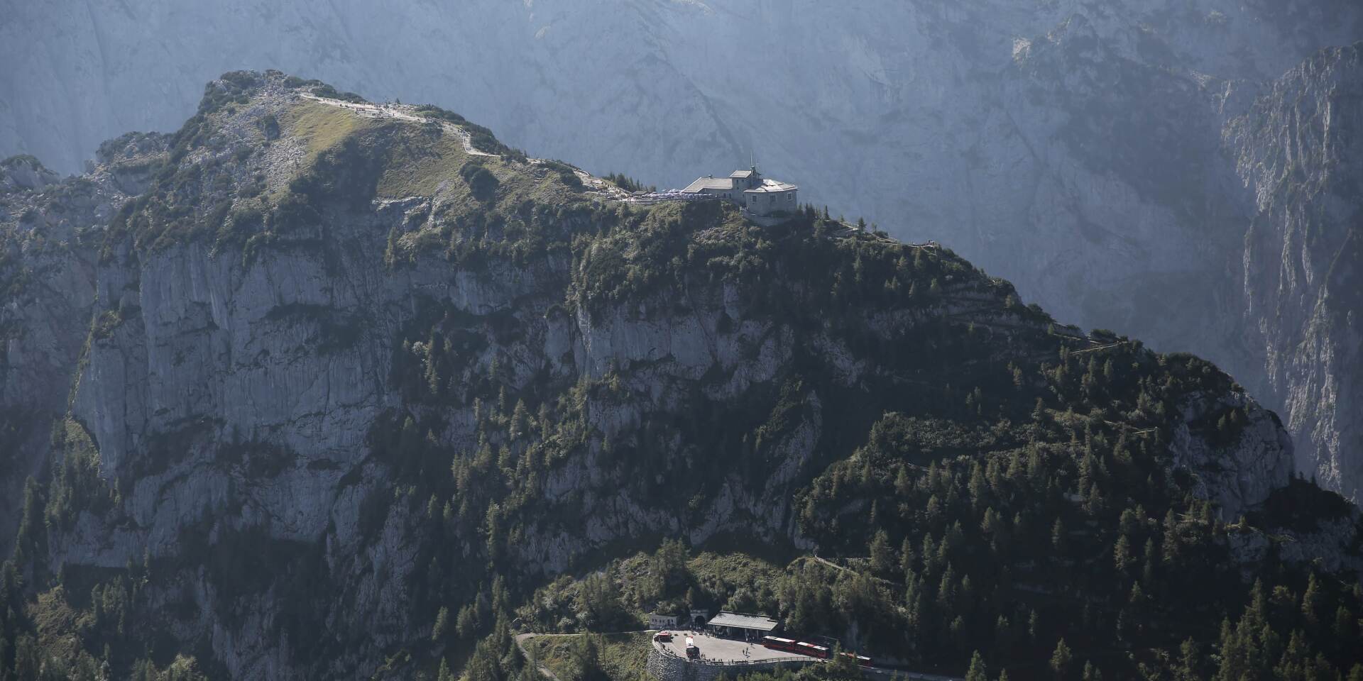 Kehlsteinnhaus aus der Vogelperspektive in den Bergen in Berchtesgaden © Wolfgang Seifert 