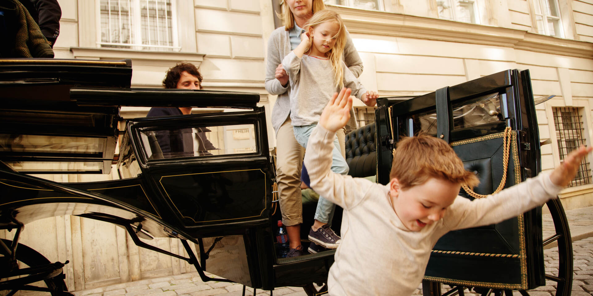 Horse-drawn carriage ride with children in Vienna © WienTourismus | Peter Rigaud