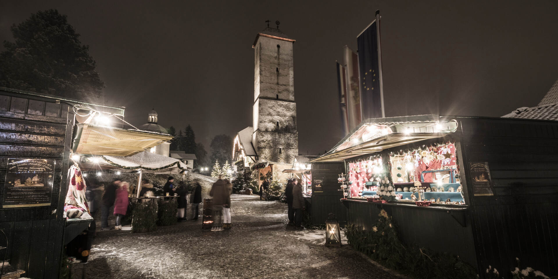 Silent Night Chapel with christmas market © Tourismusverband Oberndorf