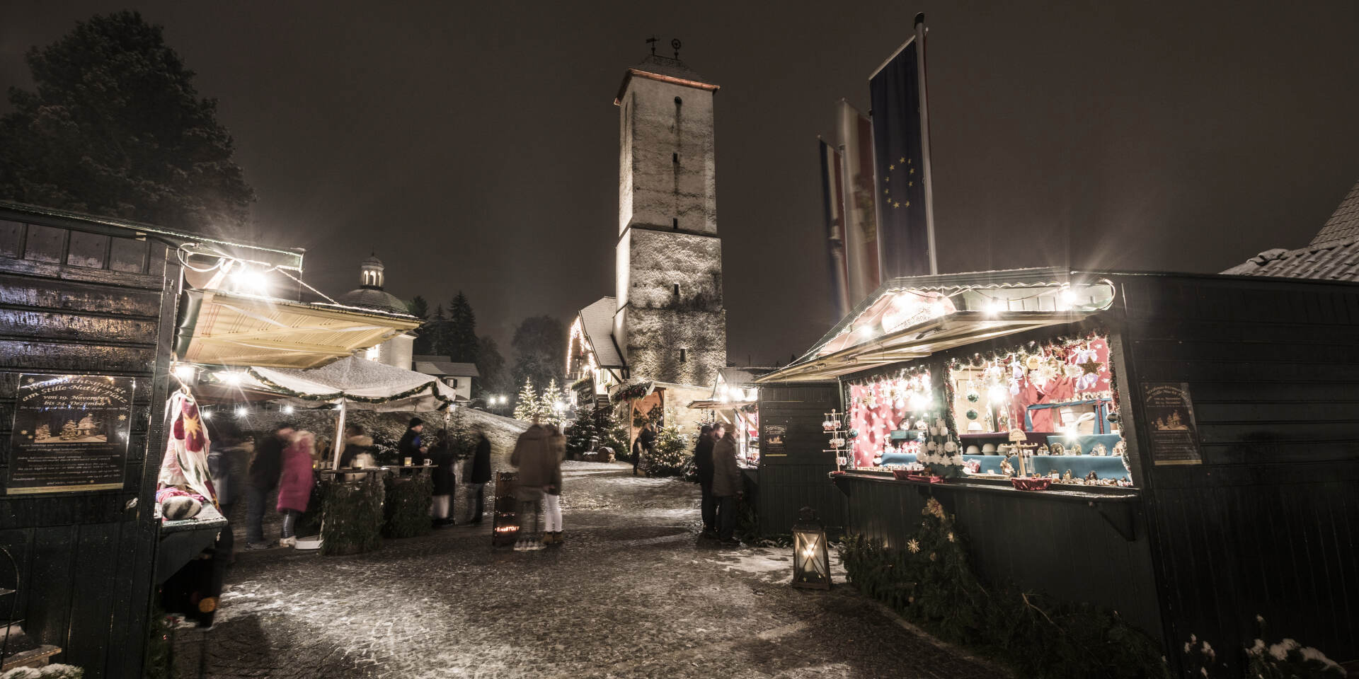 Silent Night Chapel with christmas market © Tourismusverband Oberndorf
