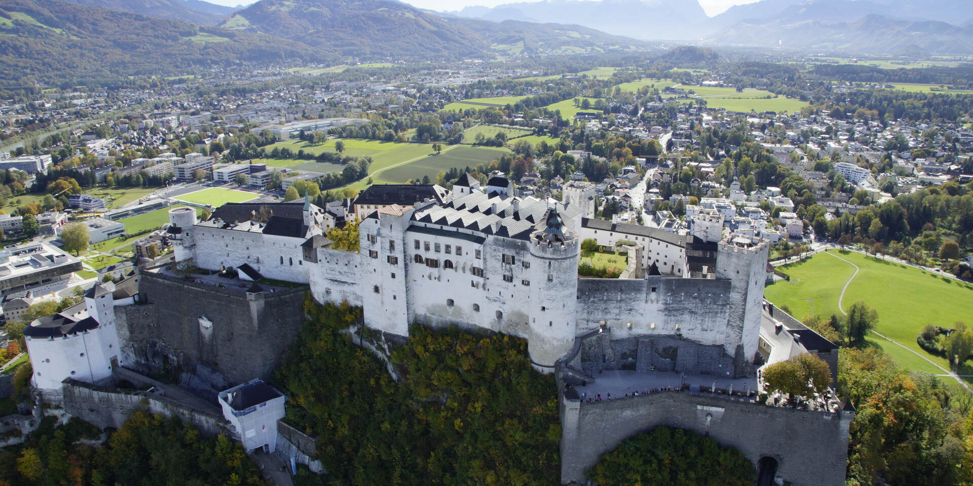 Festung Hohensalzburg - Festung aus der Luft © Salzburger Burgen und Schlösser