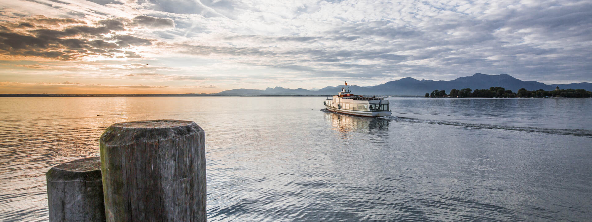 Lake Chiemsee with steamboat ©Chiemsee-Alpenland Tourismus