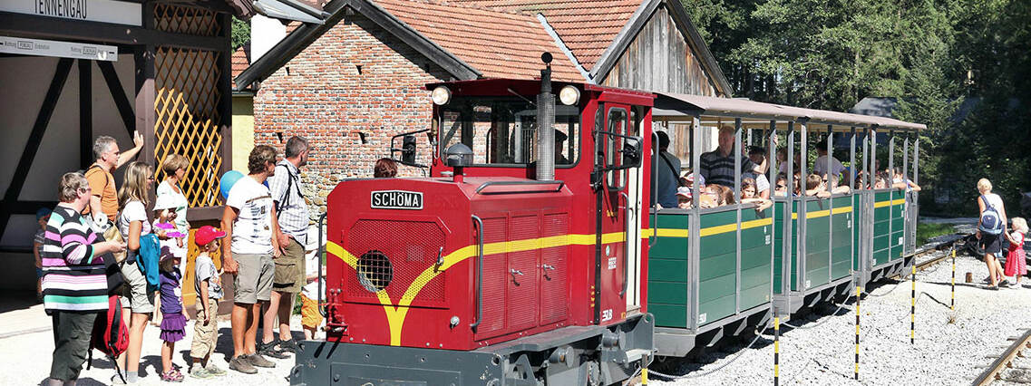 Salzburg Open-Air Museum - visitor and railway © Salzburger Freilichtmuseum
