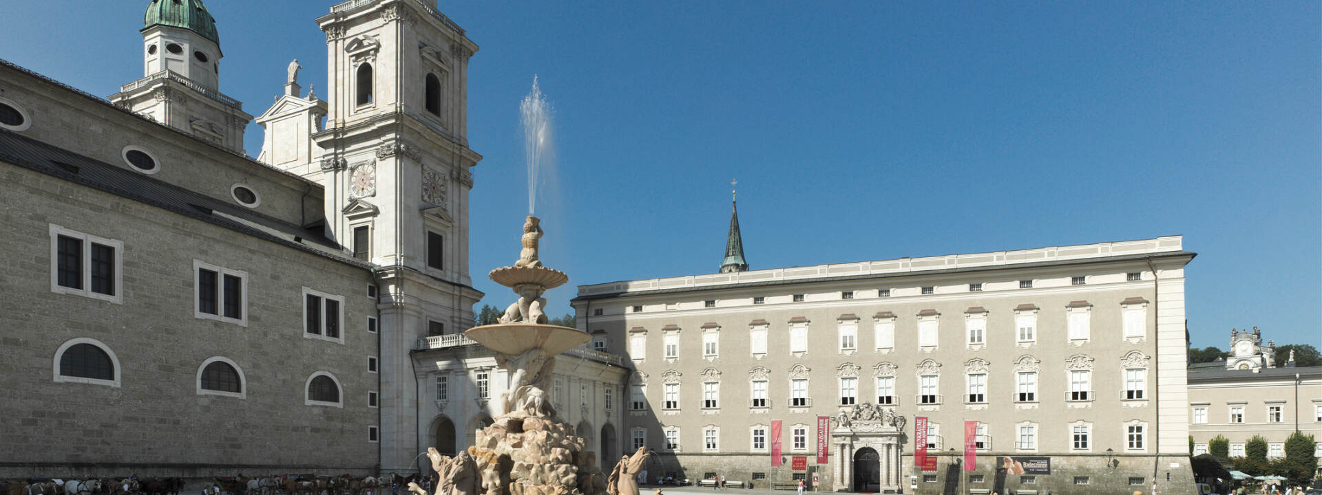 Residenz zu Salzburg - Aussenansicht mit Brunnen © Salzburger Burgen und Schlösser