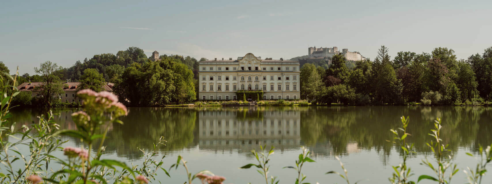 Panoramic shot of Hohensalzburg Fortress above a beautiful lake © Tourismus Salzburg GmbH / Patrick Langwallner