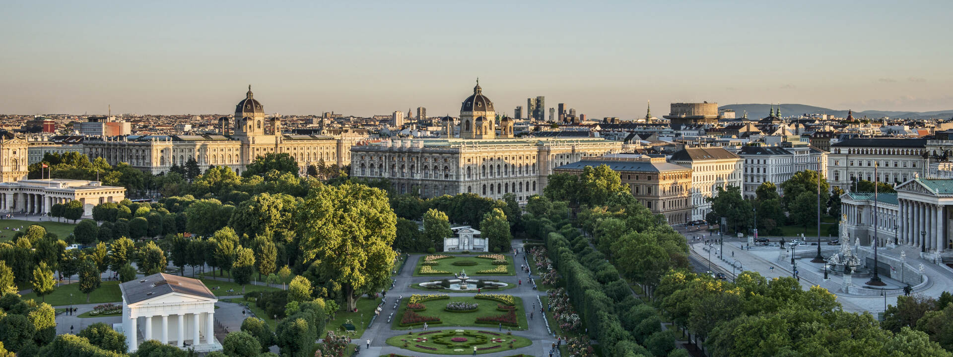 Wien - Blick auf Volksgarten, Museen und Parlament © WienTourismus | Christian Stemper