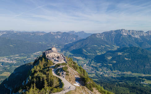 Das Kehlsteinhaus / Adlerhorst mit Panorama Aussicht über die Berge Berchtesgadens 
