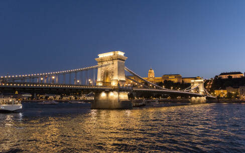 Budapest - Kettenbrücke und Burgpalast © budapestinfo.hu