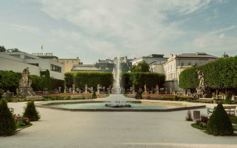 Fountain in the centre of Mirabell Gardens Salzburg © Tourismus Salzburg GmbH / Patrick Langwallner