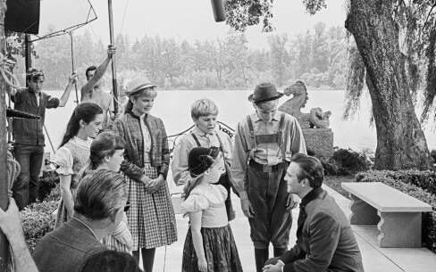Shooting - Baron von Trapp and children © akg images / Erich Lessing