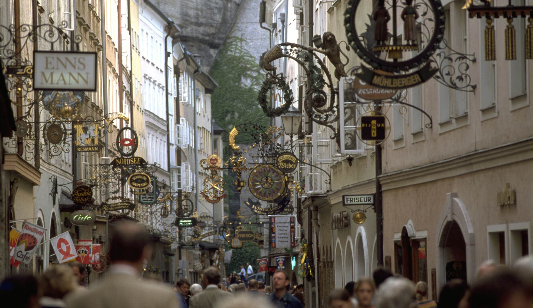the-getreidegasse-famous-shopping-street-in-salzburg